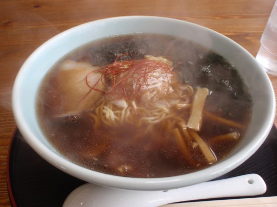 44_湯気立つラーメン